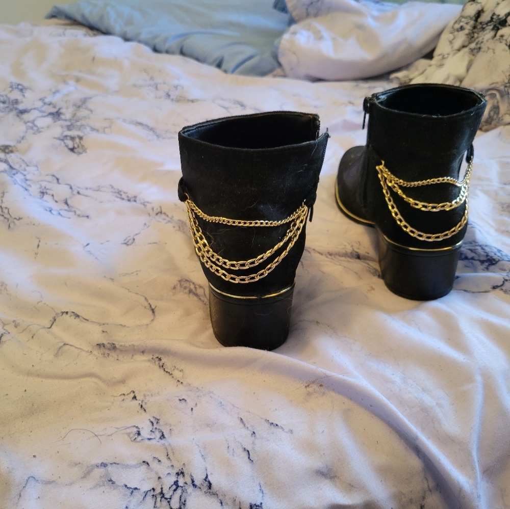 Shoes - Picture 3 of 4